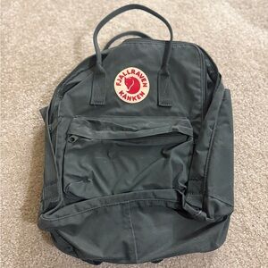 KÅNKEN
FOREST GREEN EVERYDAY OUTDOOR